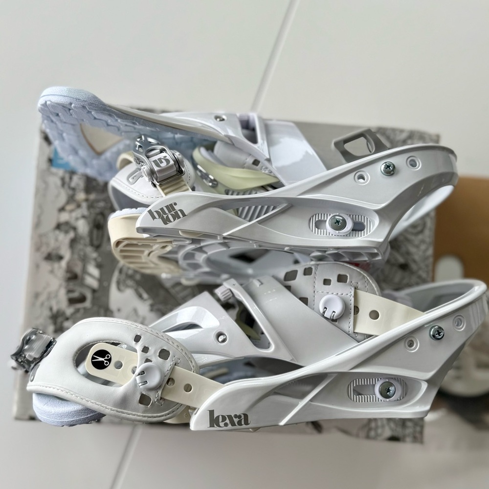 NWT - Burton, Lexa SZ, Snowboard Bindings